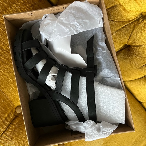 ModCloth Strapped and Rapt Sandal Black Heel - Picture 4 of 6